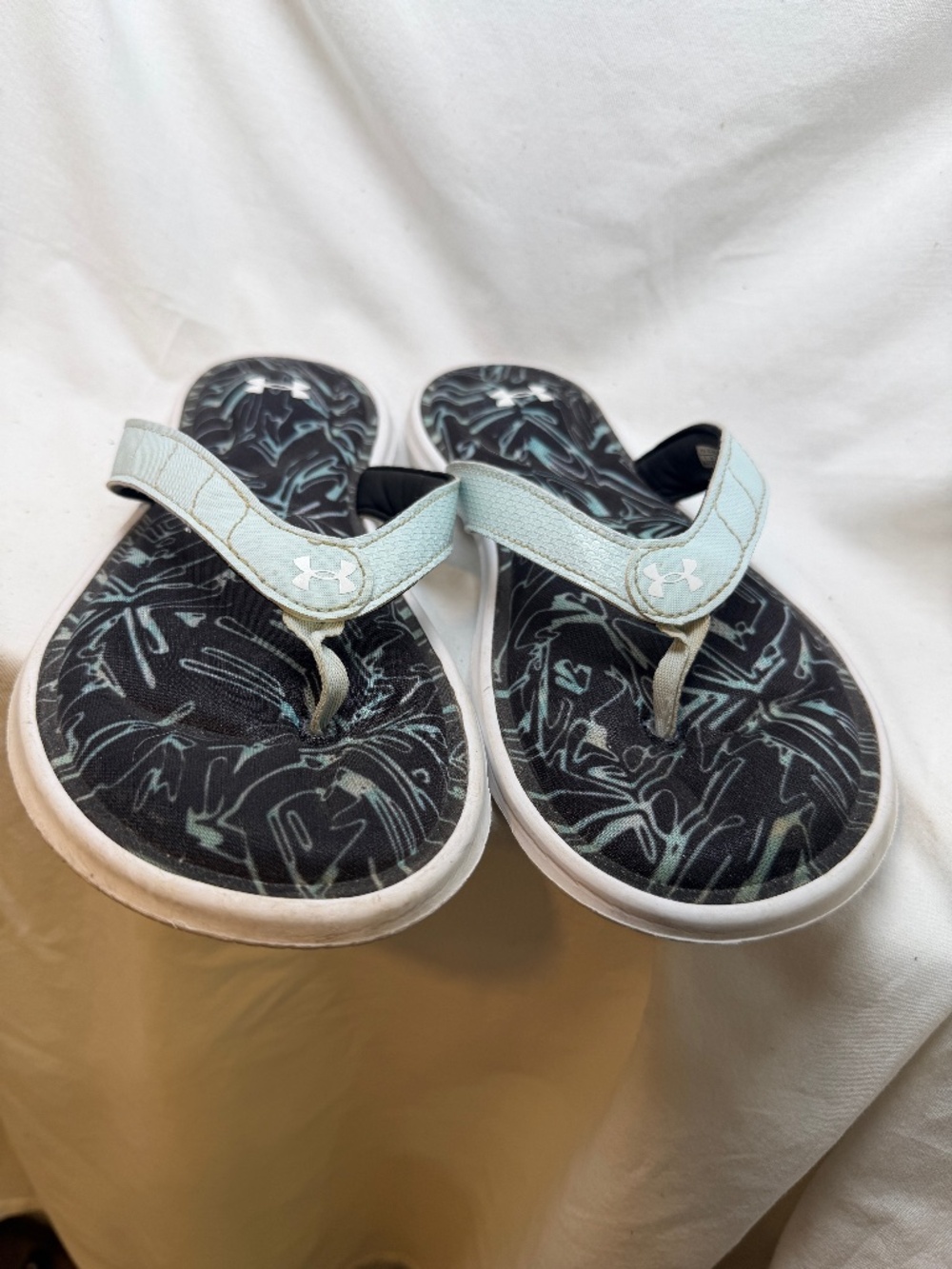 Under Armour Flip Flops Womens Size 8 Memory Foam Sandals Vacation